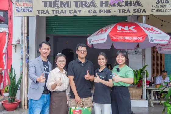 Đội ngũ Saly Academy đến thăm quán trà trái cây, nước ép của học viên