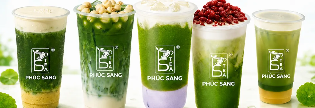 Năm ly rau má mix các vị khác nhau xếp cạnh nhau